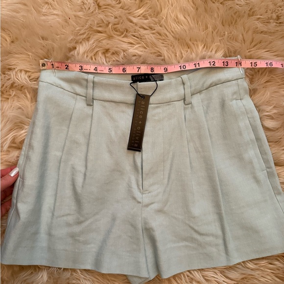 NWT Alice + Olivia Conry Linen Pleated Short In Spring Sky - Picture 6 of 6
